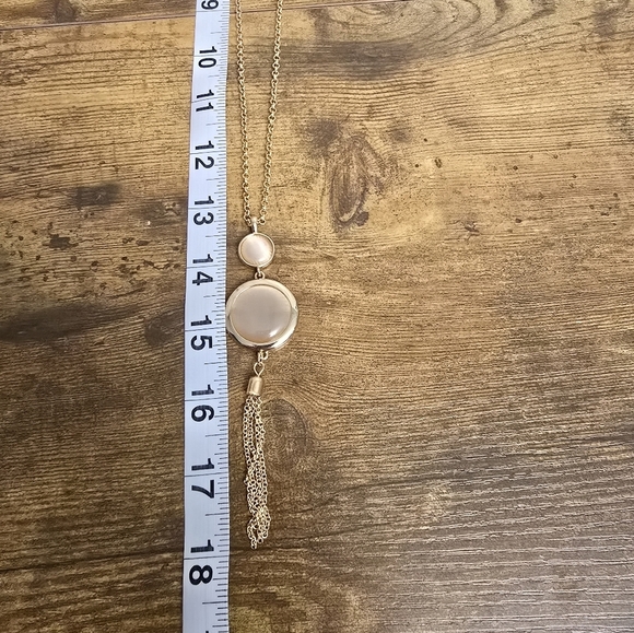 New paparazzi Gold and Cream Pendant Necklace and earrings set - Picture 4 of 7